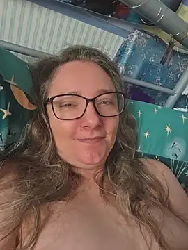 Izzylove47 online show from June 25, 2026, 8:41 am