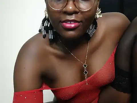 Snapshot of GoldenZuri chatting on June 24, 2026, 1:04 am GoldenZuri online show from June 24, 2026, 1:04 am