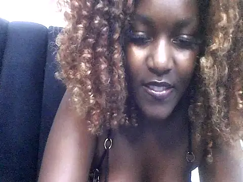 Snapshot of MoonlighMaya chatting on July 23, 2026, 2:37 pm MoonlighMaya online show from July 23, 2026, 2:37 pm
