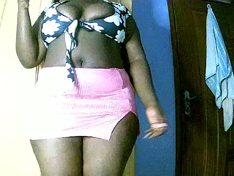 Snapshot of Bigbuttt2 chatting on June 19, 2026, 7:45 am Bigbuttt2 online show from June 19, 2026, 7:45 am