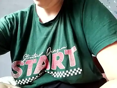 Snapshot of Rossyta_r chatting on June 7, 2026, 2:32 pm Rossyta r online show from June 7, 2026, 2:32 pm