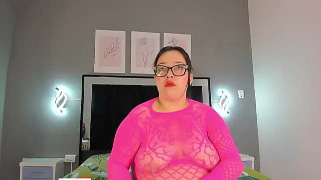 Snapshot of zoe_curvyy chatting on June 1, 2026, 12:07 pm zoe curvyy online show from June 1, 2026, 12:07 pm
