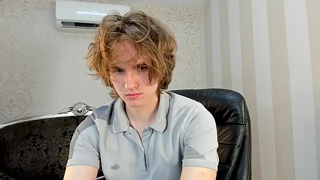 Snapshot of FinnBev chatting on June 4, 2026, 7:53 pm FinnBev online show from June 4, 2026, 7:53 pm