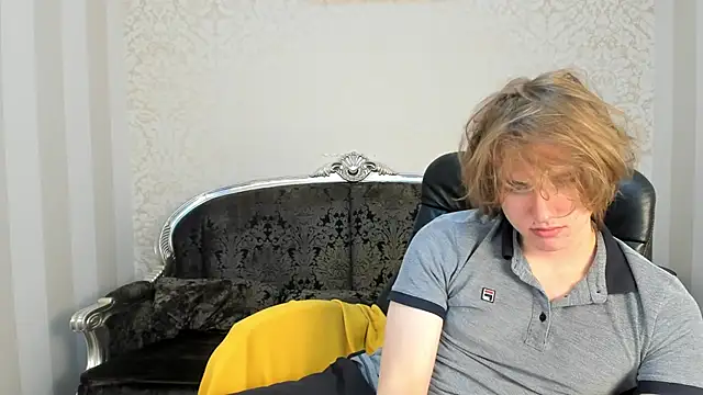 Snapshot of FinnBev chatting on June 19, 2026, 8:56 pm FinnBev online show from June 19, 2026, 8:56 pm