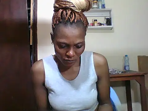 Snapshot of Ebonyqueen4 chatting on June 4, 2026, 6:41 am Ebonyqueen4 online show from June 4, 2026, 6:41 am
