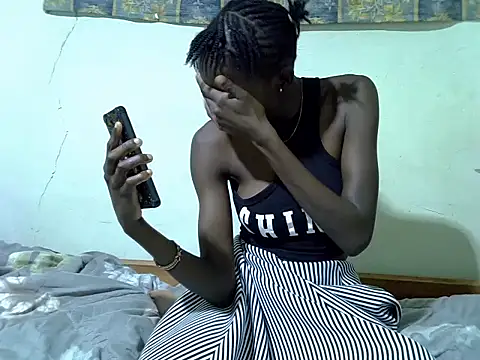 Snapshot of Pretty_min chatting on May 19, 2026, 8:37 pm Pretty min online show from May 19, 2026, 8:37 pm