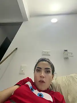 Snapshot of MagdalenaVega chatting on May 25, 2026, 2:17 am MagdalenaVega online show from May 25, 2026, 2:17 am