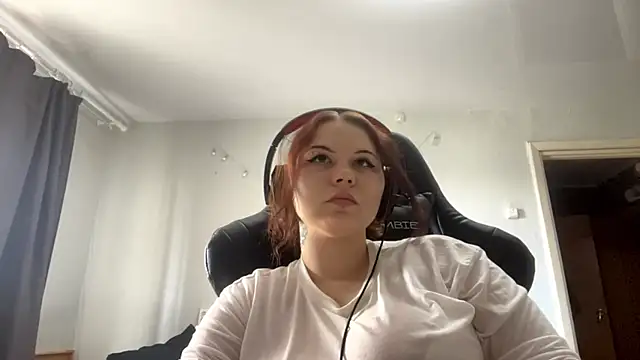 Redhair girl online show from May 21, 2026, 1:07 pm