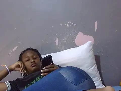 Snapshot of Petite_Ebony10 chatting on July 14, 2026, 10:37 pm Petite Ebony10 online show from July 14, 2026, 10:37 pm