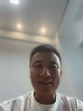 xiaonizi online show from August 8, 2026, 4:47 am