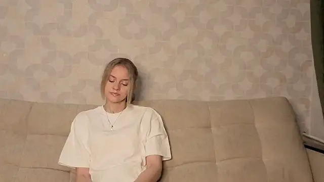 Snapshot of KareyFonger chatting on May 22, 2026, 9:31 pm KareyFonger online show from May 22, 2026, 9:31 pm