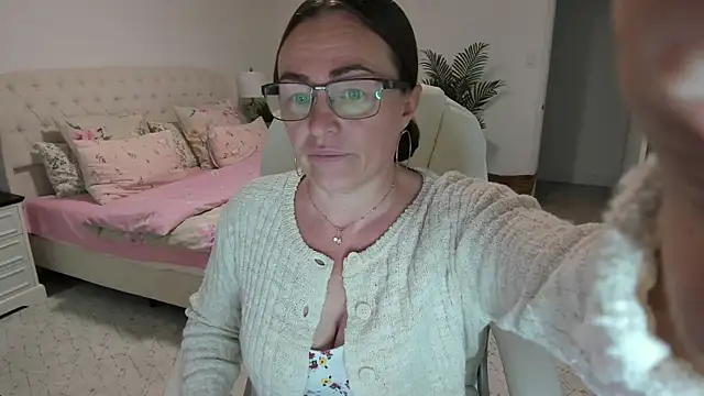 Snapshot of Vika73 chatting on June 18, 2026, 10:30 am Vika73 online show from June 18, 2026, 10:30 am