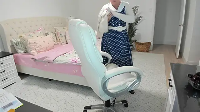 Snapshot of Vika73 chatting on July 17, 2026, 11:50 am Vika73 online show from July 17, 2026, 11:50 am
