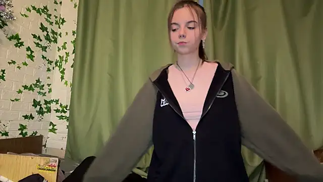 Snapshot of LisaPorse chatting on May 31, 2026, 6:09 pm LisaPorse online show from May 31, 2026, 6:09 pm