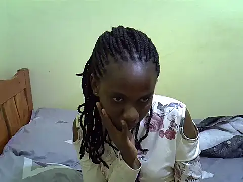 Snapshot of Pearl_petite chatting on May 16, 2026, 4:28 pm Pearl petite online show from May 16, 2026, 4:28 pm