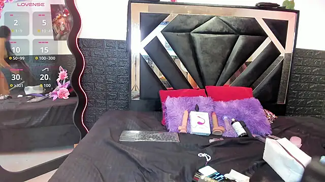 Snapshot of Queen_Jen chatting on May 30, 2026, 8:28 pm Queen Jen online show from May 30, 2026, 8:28 pm