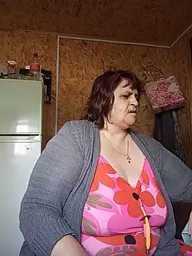 Snapshot of LisichkaOksana chatting on July 12, 2026, 6:48 am LisichkaOksana online show from July 12, 2026, 6:48 am
