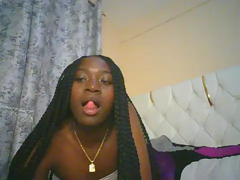 Preetygirlyz online show from May 18, 2026, 4:35 pm