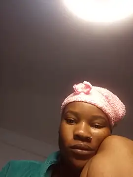 Snapshot of twnkytwinkle chatting on June 14, 2026, 2:35 am twnkytwinkle online show from June 14, 2026, 2:35 am