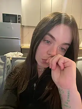 Snapshot of summerDESIRE chatting on May 17, 2026, 12:56 pm summerDESIRE online show from May 17, 2026, 12:56 pm