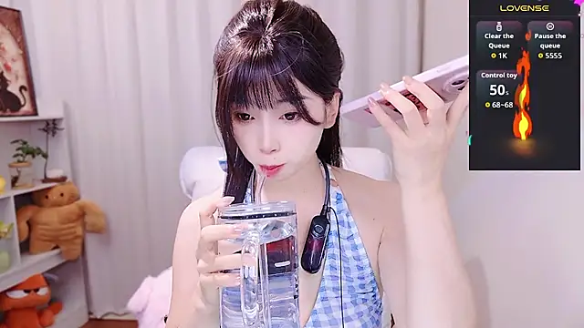 Snapshot of August_cat chatting on May 31, 2026, 9:27 pm August cat online show from May 31, 2026, 9:27 pm