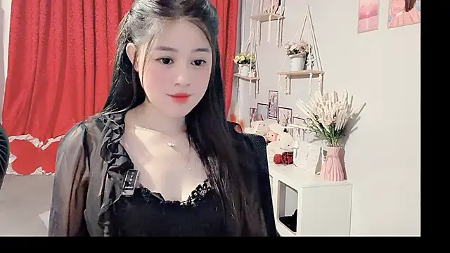 Snapshot of Bee-Cherry chatting on June 5, 2026, 5:58 am Bee-Cherry online show from June 5, 2026, 5:58 am