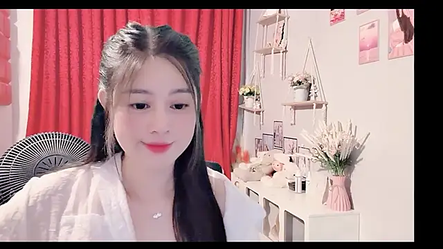 Snapshot of Bee-Cherry chatting on June 7, 2026, 7:56 am Bee-Cherry online show from June 7, 2026, 7:56 am
