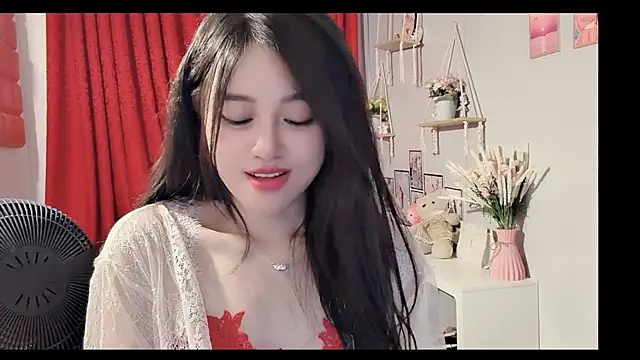 Snapshot of Bee-Cherry chatting on June 24, 2026, 6:29 pm Bee-Cherry online show from June 24, 2026, 6:29 pm