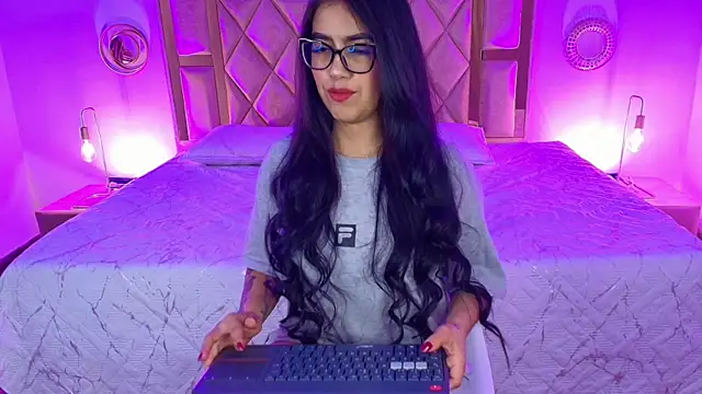 Snapshot of AlahiaColucci chatting on May 30, 2026, 12:57 pm AlahiaColucci online show from May 30, 2026, 12:57 pm