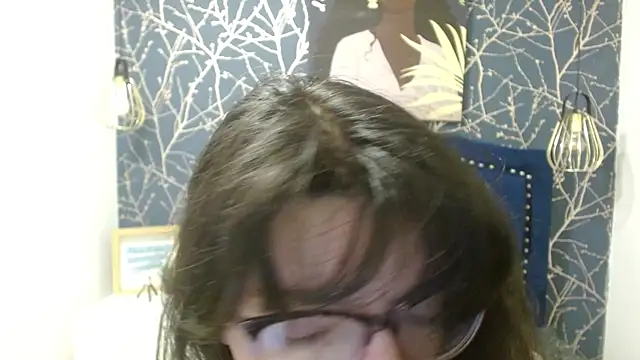 Snapshot of Allyshon_ chatting on June 1, 2026, 8:10 pm Allyshon online show from June 1, 2026, 8:10 pm