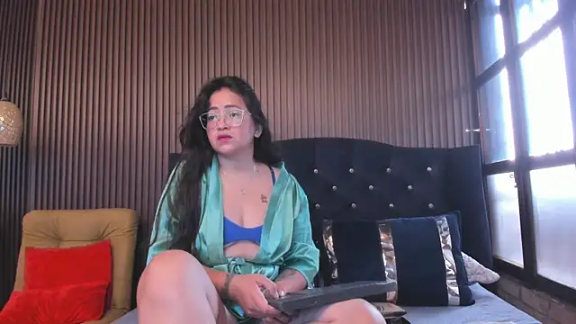 Snapshot of AlissBluumm chatting on May 25, 2026, 7:31 pm AlissBluumm online show from May 25, 2026, 7:31 pm