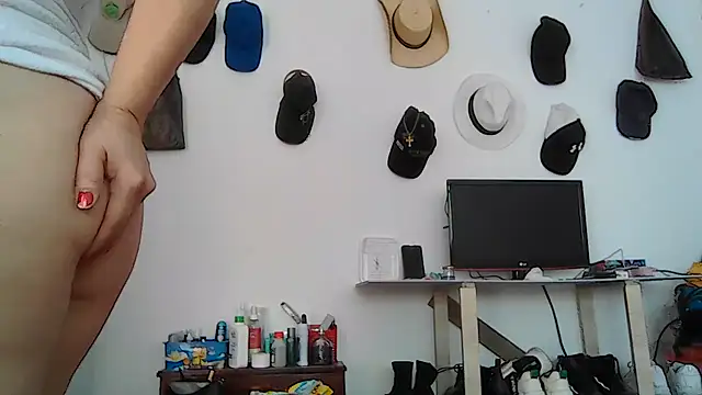 Snapshot of Layla-Astrum chatting on July 7, 2026, 12:53 pm Layla-Astrum online show from July 7, 2026, 12:53 pm
