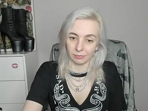 velvetanne online show from June 19, 2026, 6:29 am