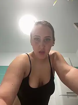 Snapshot of SweetTerrea chatting on June 3, 2026, 9:53 pm SweetTerrea online show from June 3, 2026, 9:53 pm