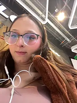 Snapshot of aria_rousse3 chatting on May 28, 2026, 7:33 pm aria rousse3 online show from May 28, 2026, 7:33 pm
