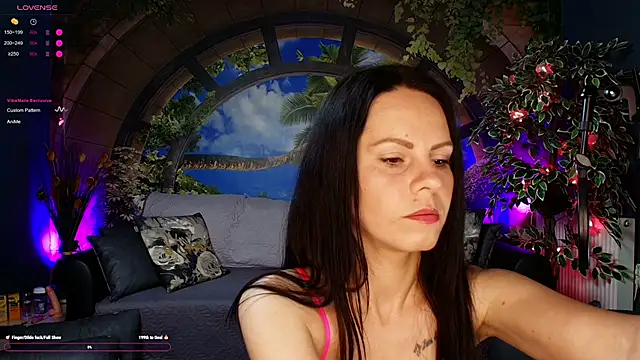 Snapshot of RoxanneBlize chatting on May 28, 2026, 5:05 am RoxanneBlize online show from May 28, 2026, 5:05 am