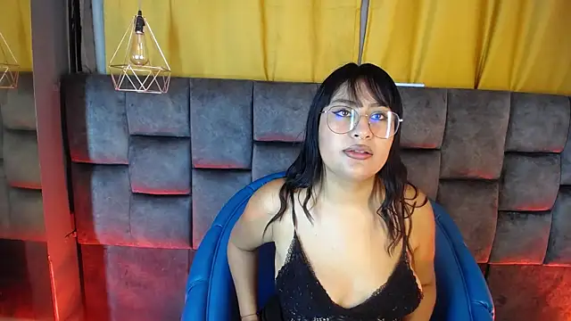 Snapshot of Girl_Scarlett_ chatting on May 24, 2026, 11:37 am Girl Scarlett online show from May 24, 2026, 11:37 am