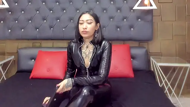 LennaCruz online show from May 31, 2026, 11:39 am