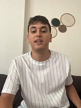 imjustaboyy1 online show from July 17, 2026, 10:33 am