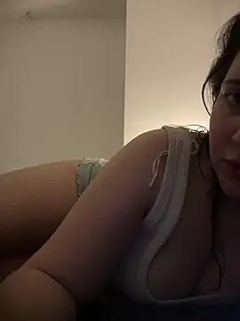 Snapshot of Shanleigh chatting on May 25, 2026, 9:43 pm Shanleigh online show from May 25, 2026, 9:43 pm