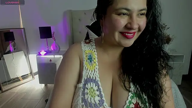 JadeBellee online show from June 12, 2026, 6:18 pm