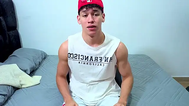 Snapshot of Luke_Muscle chatting on July 8, 2026, 12:31 pm Luke Muscle online show from July 8, 2026, 12:31 pm