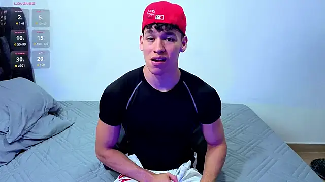 Snapshot of Luke_Muscle chatting on July 9, 2026, 11:53 pm Luke Muscle online show from July 9, 2026, 11:53 pm