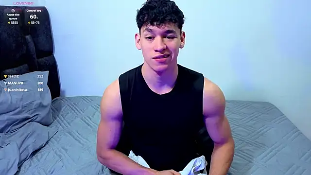 Snapshot of Luke_Muscle chatting on July 10, 2026, 1:36 pm Luke Muscle online show from July 10, 2026, 1:36 pm