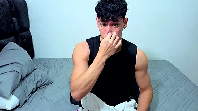 Snapshot of Luke_Muscle chatting on July 12, 2026, 12:01 am Luke Muscle online show from July 12, 2026, 12:01 am