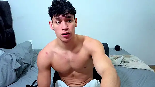 Snapshot of Luke_Muscle chatting on July 12, 2026, 8:11 pm Luke Muscle online show from July 12, 2026, 8:11 pm