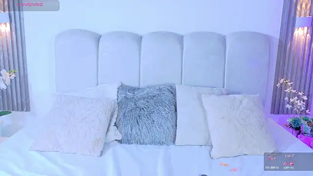 Snapshot of AuroraTaylor1 chatting on July 9, 2026, 1:09 am AuroraTaylor1 online show from July 9, 2026, 1:09 am