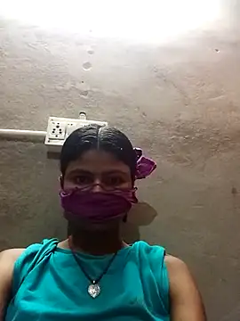 Snapshot of Tiyaasa chatting on May 25, 2026, 11:27 am Tiyaasa online show from May 25, 2026, 11:27 am