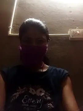 Snapshot of Tiyaasa chatting on May 29, 2026, 12:08 am Tiyaasa online show from May 29, 2026, 12:08 am