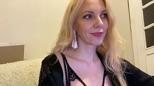 Snapshot of Allmaybe chatting on May 31, 2026, 6:04 pm Allmaybe online show from May 31, 2026, 6:04 pm